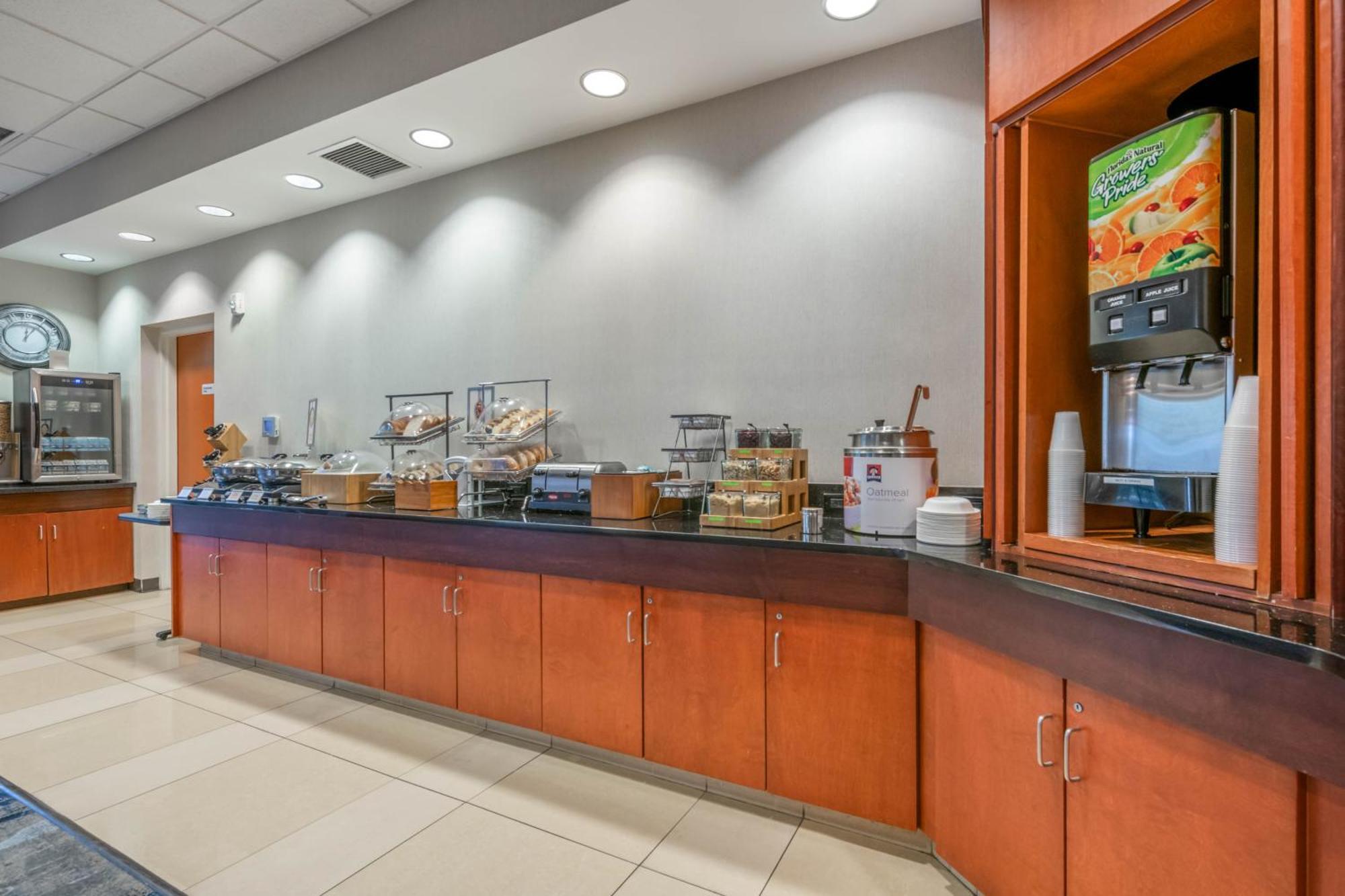 Fairfield Inn And Suites Holiday Tarpon Springs Exterior photo
