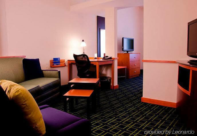 Fairfield Inn And Suites Holiday Tarpon Springs Exterior photo
